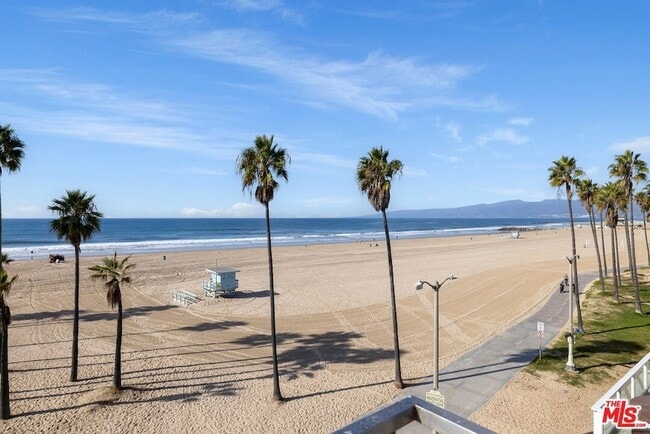 Building Photo - 3007 Ocean Front Walk
