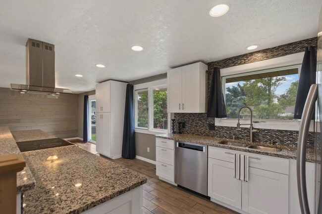Building Photo - Beautiful 5-Bedroom Home in Mead School Di...