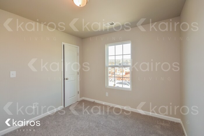 Building Photo - 215 Hawthorn Trail