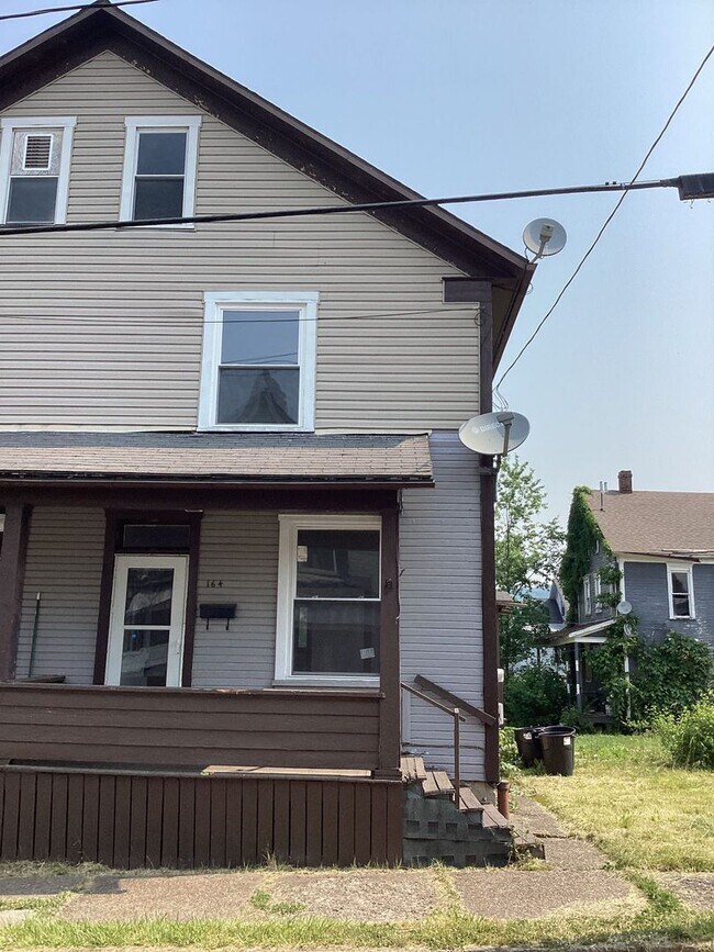 Primary Photo - 162-164 Jacob St