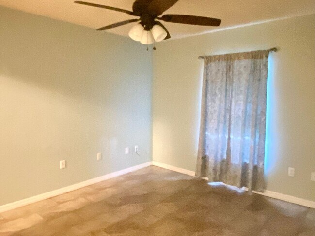 Building Photo - 3/2 Rental With Large Fenced Backyard