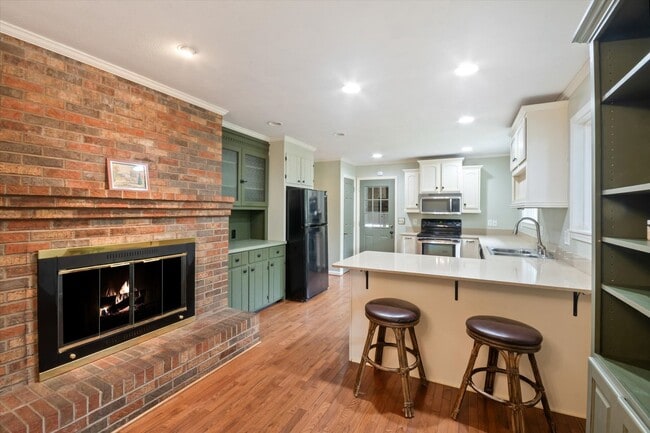 Building Photo - House and Workshop