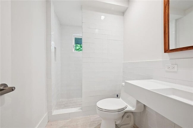 Building Photo - 204 Woodlawn Ct