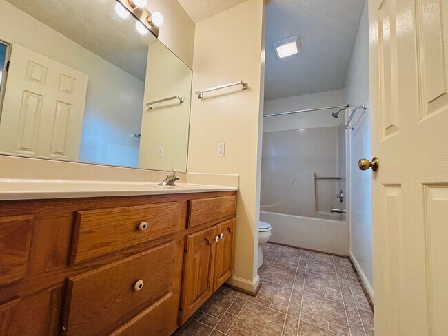Building Photo - 205 Broce Dr