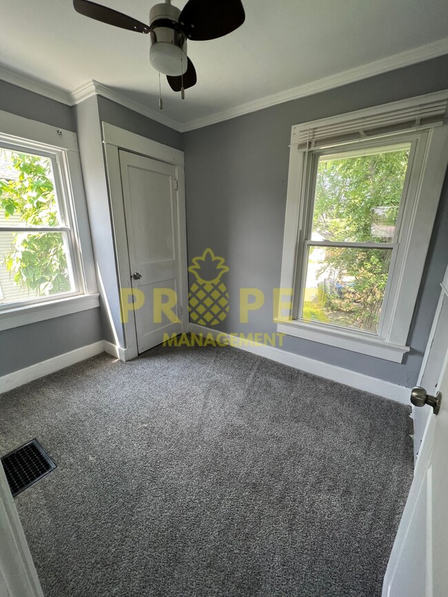 Building Photo - 3 bedrooms 2 bathrooms house for rent