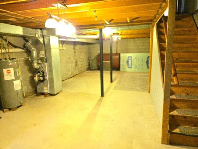 Building Photo - 324 Garden Ave