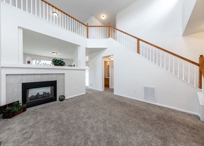 Building Photo - Lovely Home on East Side Near Military bas...