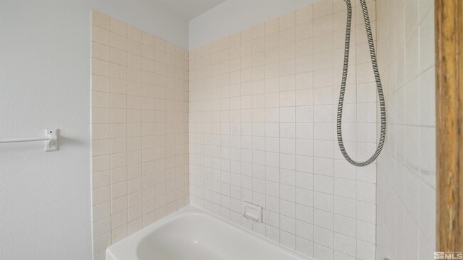 Building Photo - 2977 Pinebrook Dr