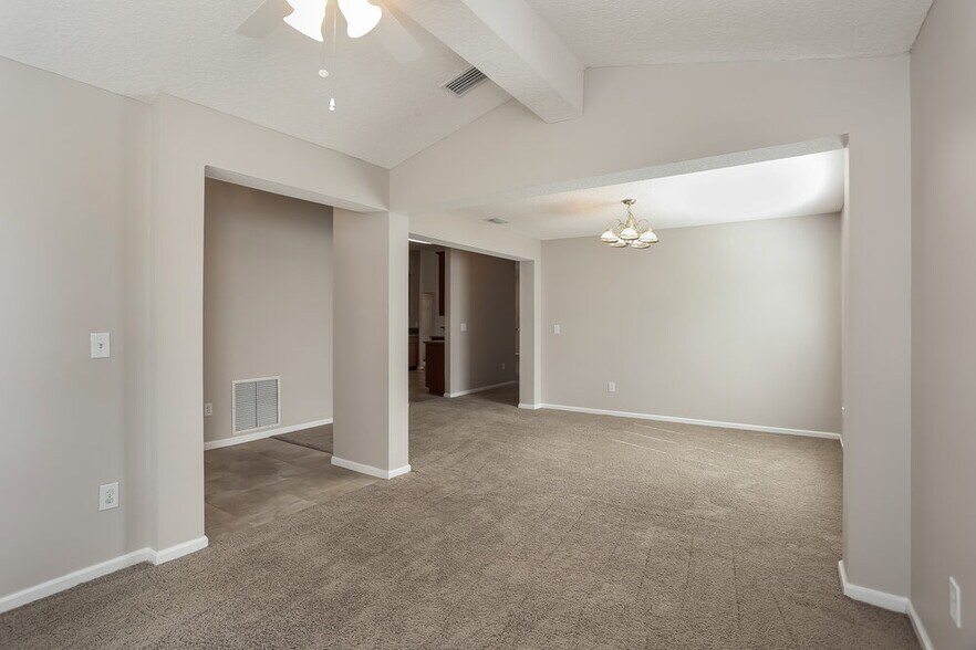Building Photo - 14075 Golden Eagle Dr