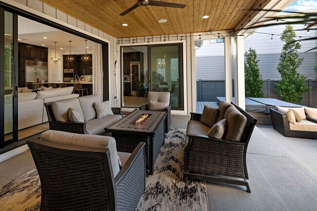 Building Photo - 6 Bedroom 5.5 Bathroom Single Family Home ...