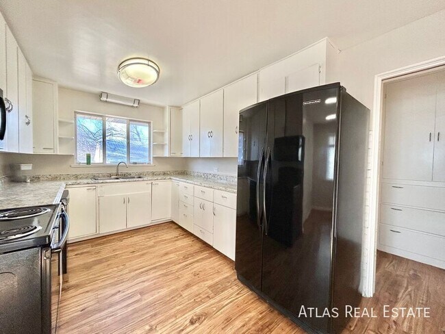 Building Photo - 2353 S Sherman St