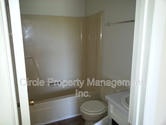 Building Photo - 125 Claybill Dr