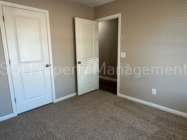 Building Photo - 327 Impala Ct