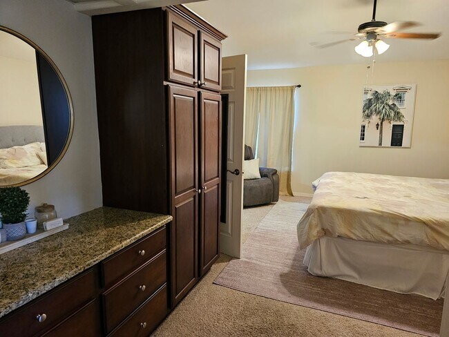 Building Photo - Available now - Furnished 3BR/2BA second f...