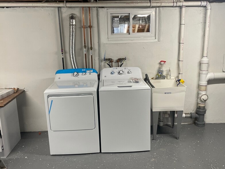 Laundry - 576 John St