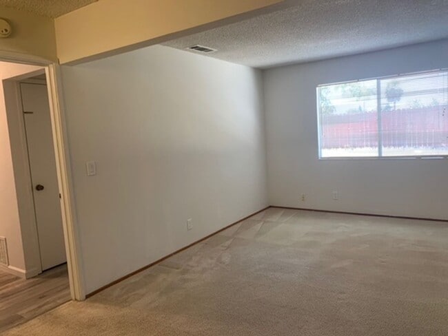 Building Photo - 4 Bed/2 Bath Spacious Home with Big Backyard and New Laminate & Carpet - Union City