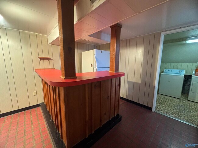 Building Photo - 9904 Willow Cove Rd SE