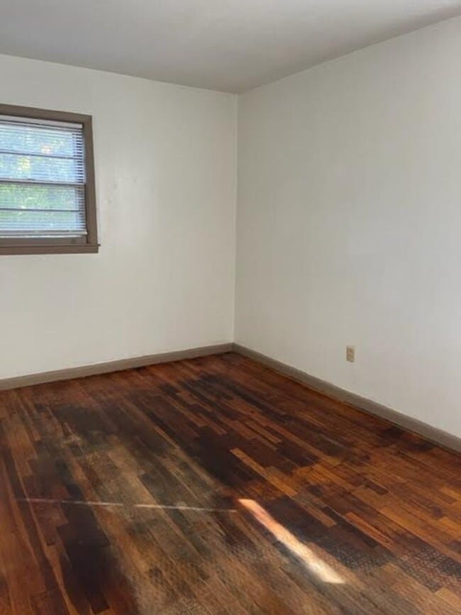 Building Photo - Section 8 Accepted on the 3 bedroom, 1 bath home.