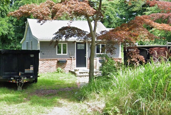 Primary Photo - 15 Whittier Dr