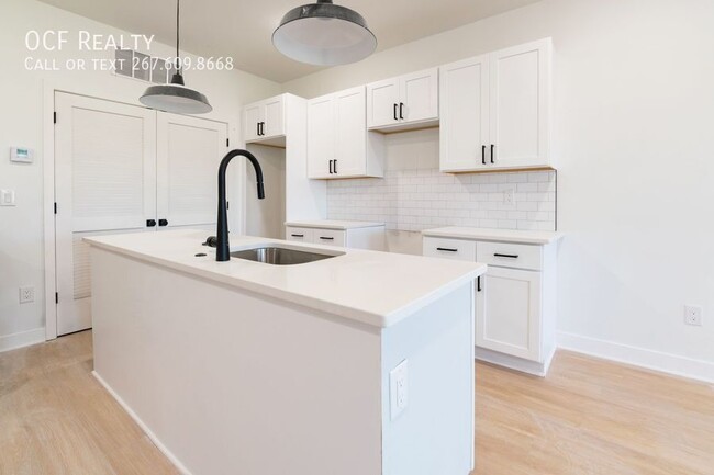 Building Photo - Three Bed Brewerytown  Apartment