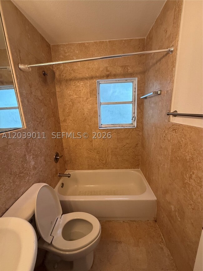 Building Photo - 426 NE 77th Street Rd