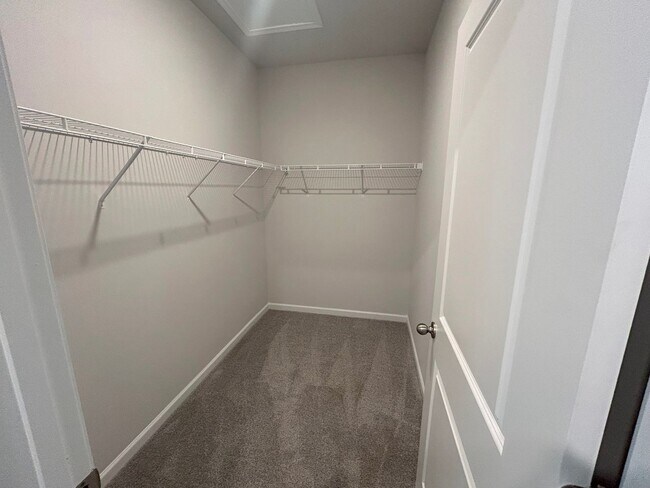 Building Photo - Brand new home with community amenties nes...