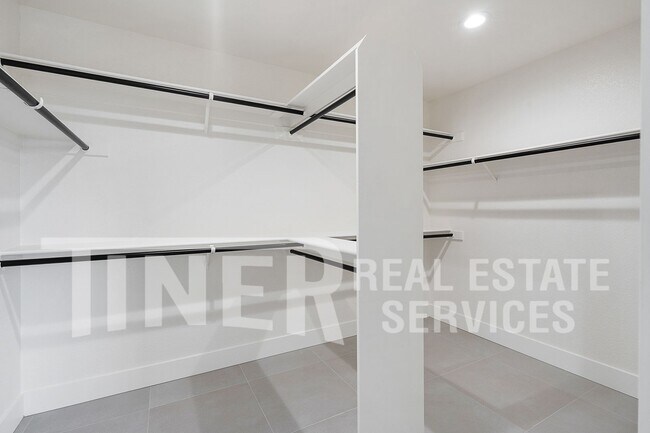 Building Photo - 5250 Fenton Way