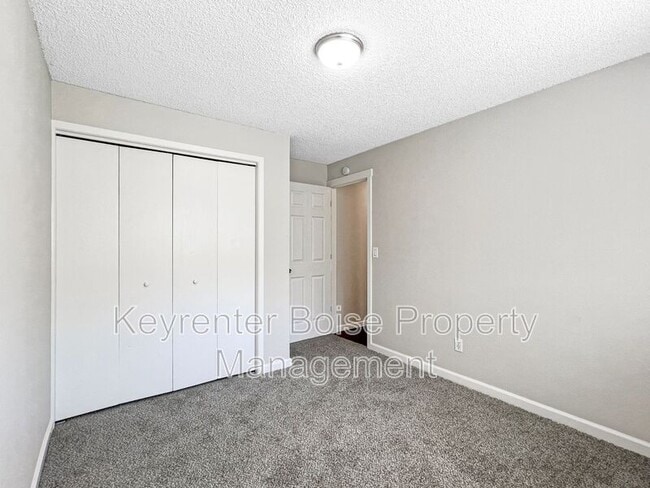 Building Photo - 4101 S Minuteman Way