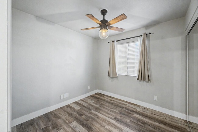Building Photo - 4048 E Dahlia Dr