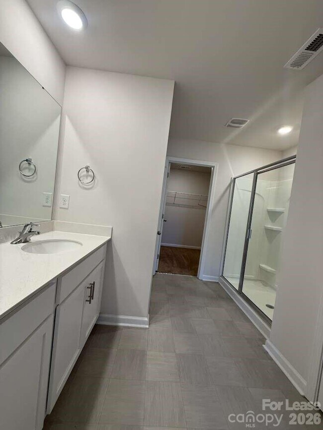 Building Photo - 106 Sierra Rd