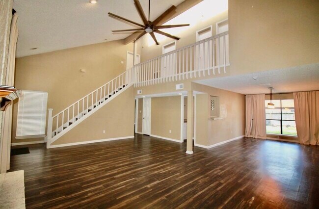 Building Photo - 4701 Spring Ln