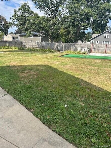 Building Photo - 309 S Broadway