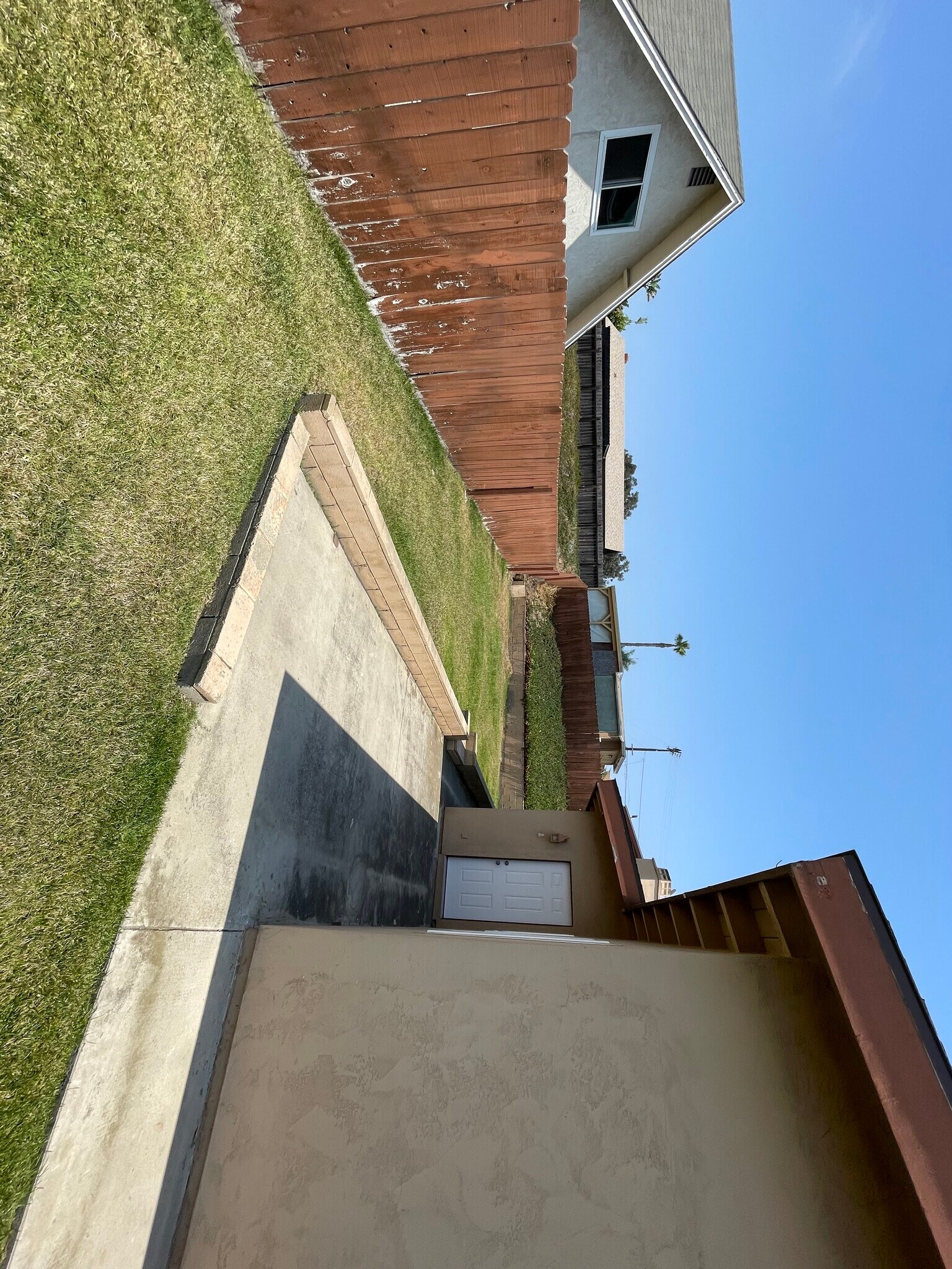 Building Photo - 291 E Rienstra St