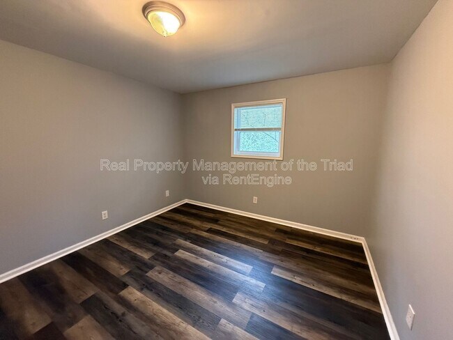 Building Photo - 2406 Markwood Ln SE