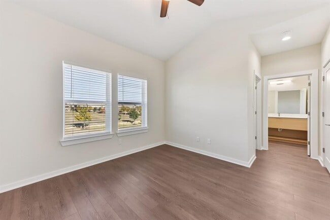 Building Photo - 17012 Marsh Wren Pass