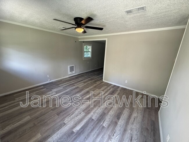 Building Photo - 2281 Wildwood Dr