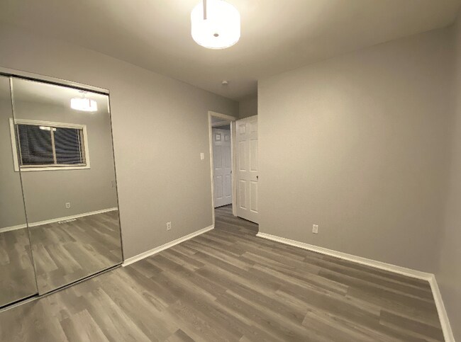 Building Photo - 220 W Corbin St