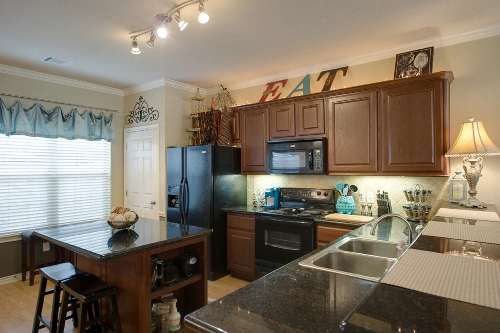 Building Photo - Spacious 3 Bed, 3.5 Bath Condo in Great Community!