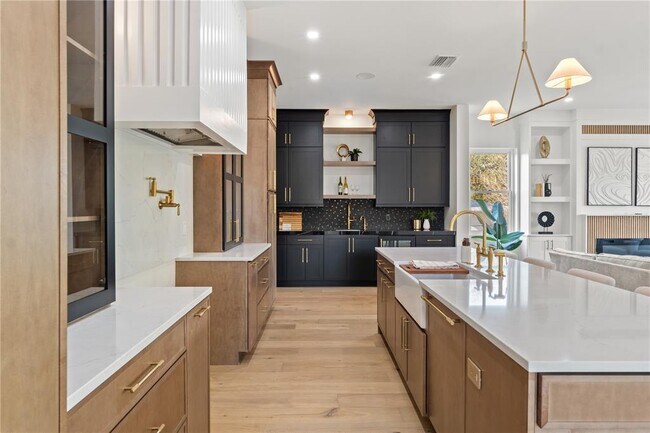 Building Photo - 531 Danube Ave