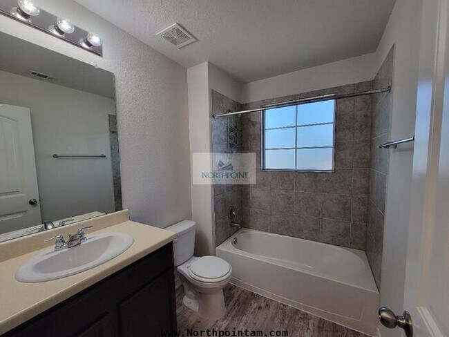 Building Photo - Charming 4 beds 2.5 baths in San Antonio