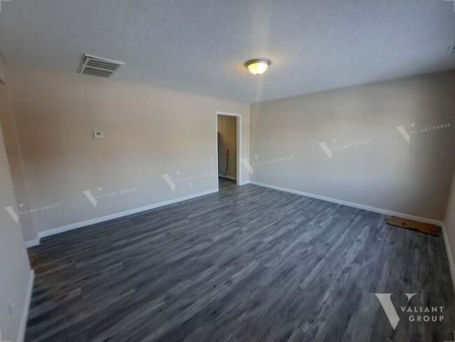 Building Photo - Cozy 2-Bedroom, 1-Bathroom Rental Home in ...