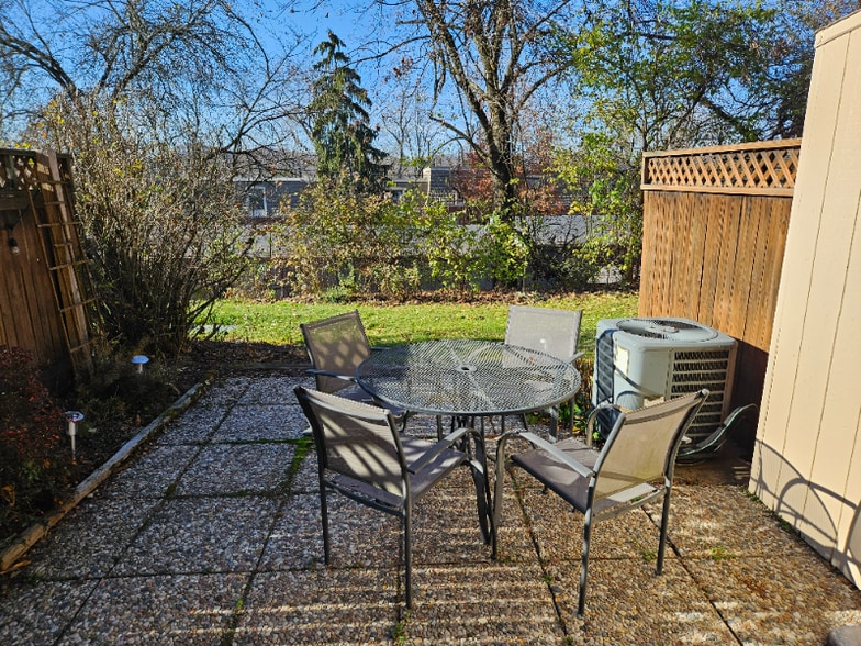 Building Photo - 1238 Pennsbury Blvd