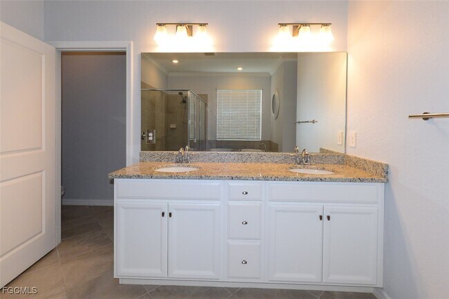 Building Photo - 3983 E Hampton Cir