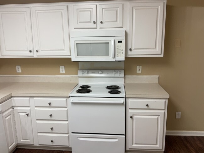 Building Photo - 1706 Hargrove Dr