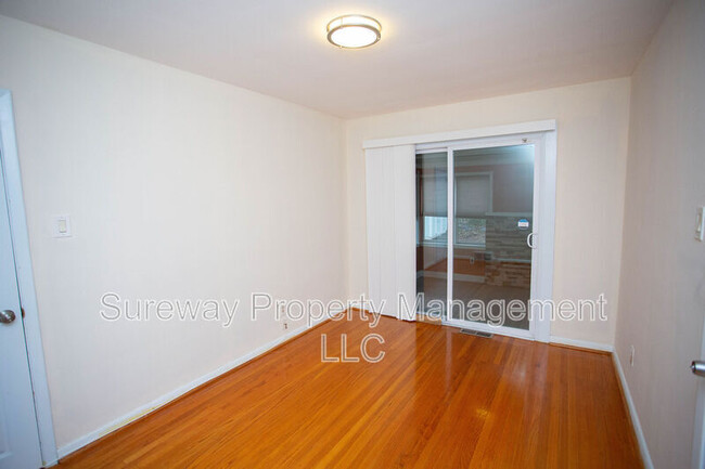 Building Photo - 841 Grove St