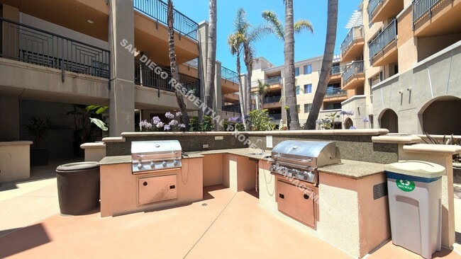 Building Photo - Bright 1 Bed / 1 Bath Condo in Upscale Com...