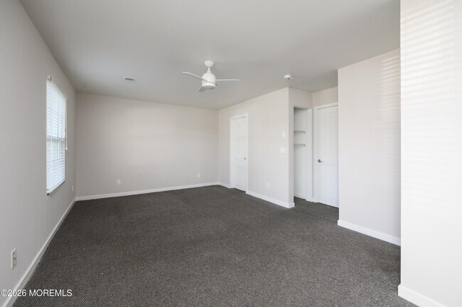 Building Photo - 222 Waters Edge Dr