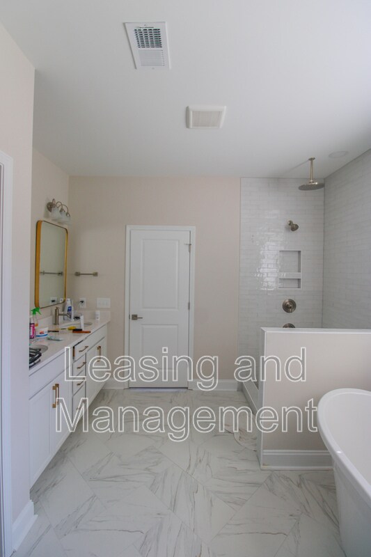 Building Photo - 448 Bluegill Ln