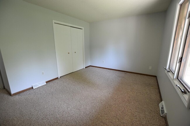 Building Photo - 1155 N Hampton Dr NE