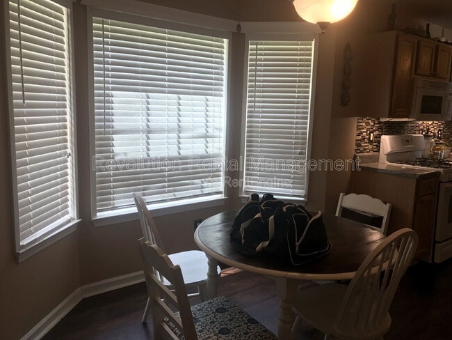 Building Photo - 313 Morning Star Dr